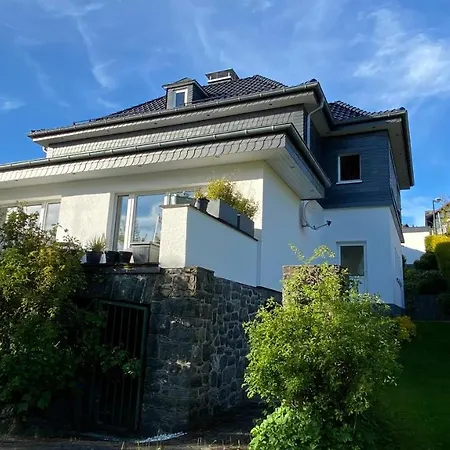 Ferienhaus Gluckswerkstatt Zentrale Lage, Mit 3 Schlafzimmern Garage Und Garten Holiday home *