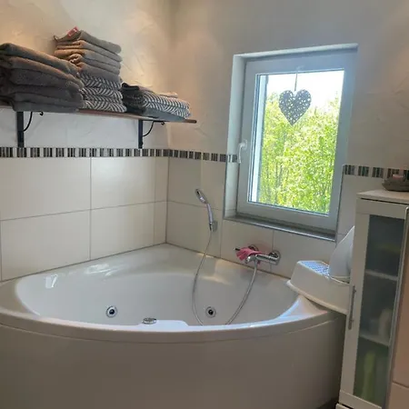 Ferienhaus Gluckswerkstatt Zentrale Lage, Mit 3 Schlafzimmern Garage Und Garten Holiday home