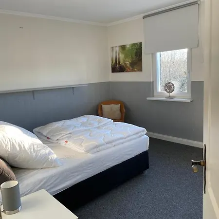 Ferienhaus Gluckswerkstatt Zentrale Lage, Mit 3 Schlafzimmern Garage Und Garten Holiday home *
