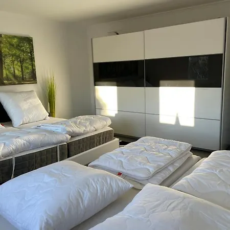 Ferienhaus Gluckswerkstatt Zentrale Lage, Mit 3 Schlafzimmern Garage Und Garten Holiday home *
